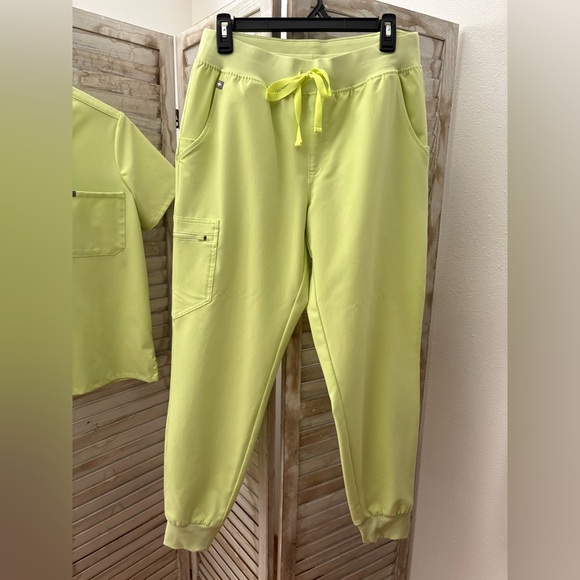 Figs Women's Scrub Set in Light Green - Picture 3 of 3
